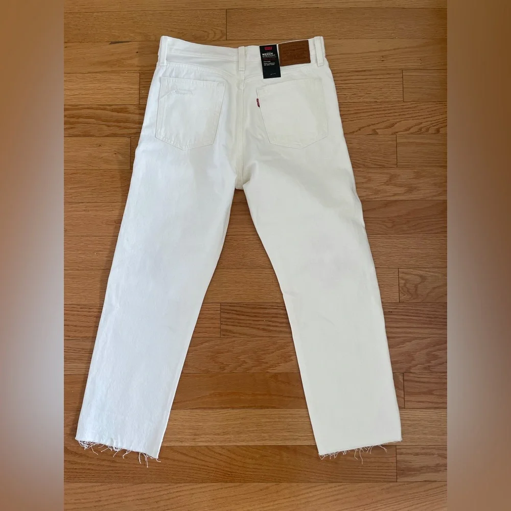 NWT Levi’s Wedgie Straight Women’s Jeans Cloud Bank 28w x 26l - Picture 5 of 6